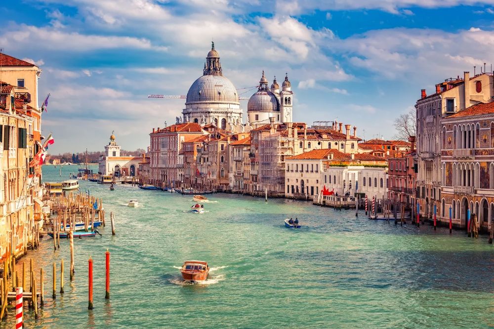 Gôndolas no Grande Canal de Veneza